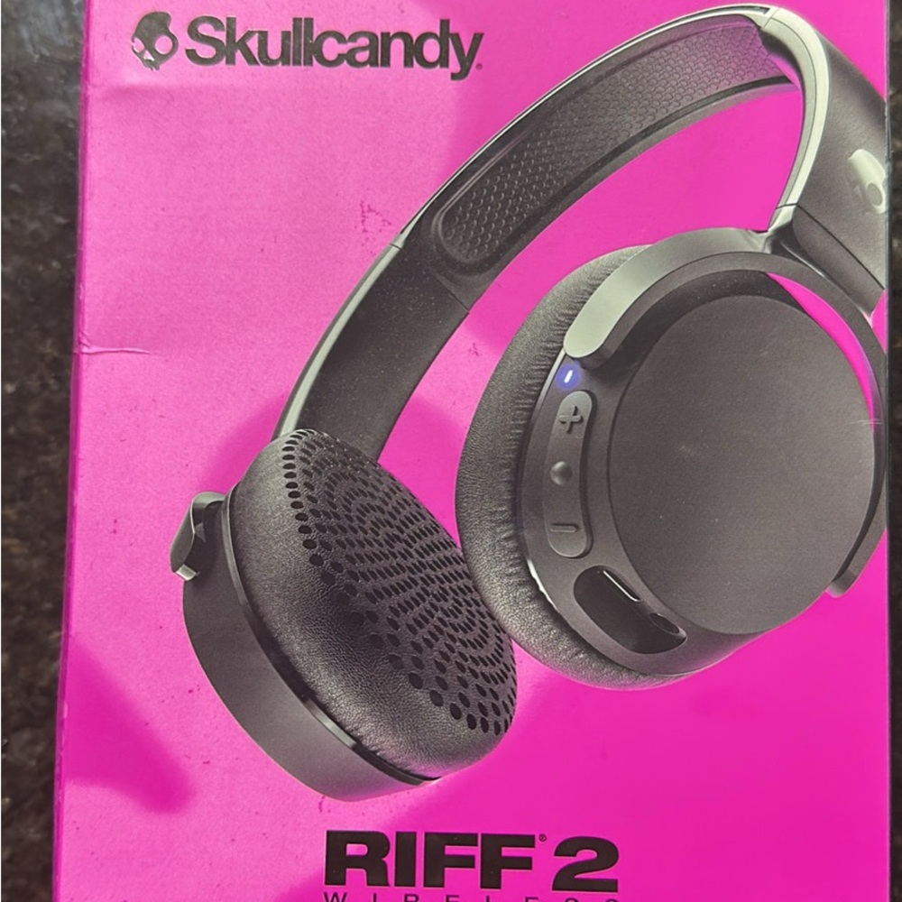 NEW Skullcandy Riff 2 Wireless Headphones - Black